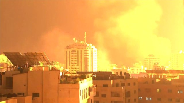 #إسرائيل تواصل قصفها العنيف على قطاع #غزة #العربية