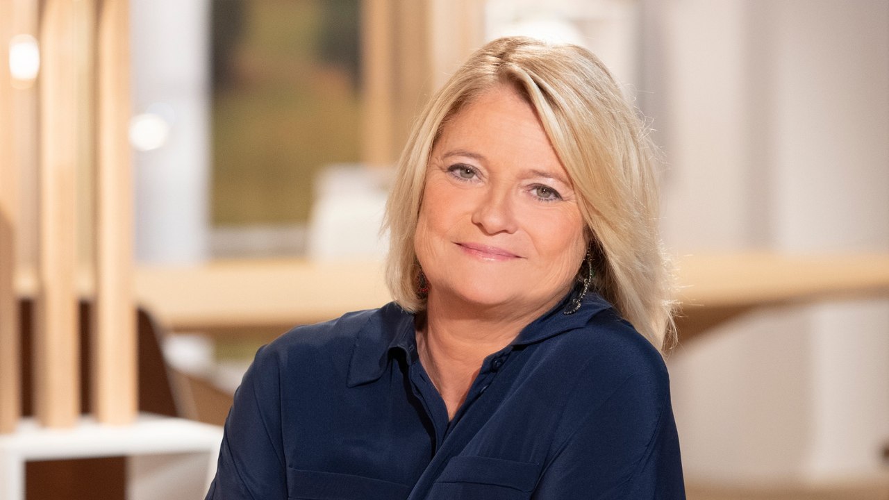 GALA VIDEO - Marina Carrère d’Encausse : pourquoi ses enfants ne voulaient absolument pas porter son nom ?