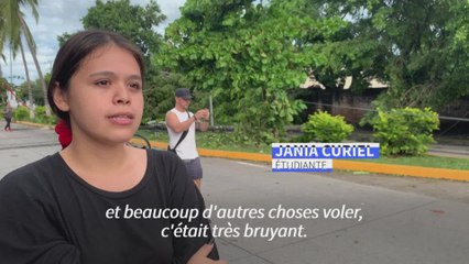 Des Mexicains constatent les dégâts causés par l'ouragan Lidia