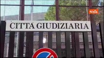 Processo diffamazione Meloni vs Saviano, l'attesa dei giornalisti a piazzale Clodio a Roma