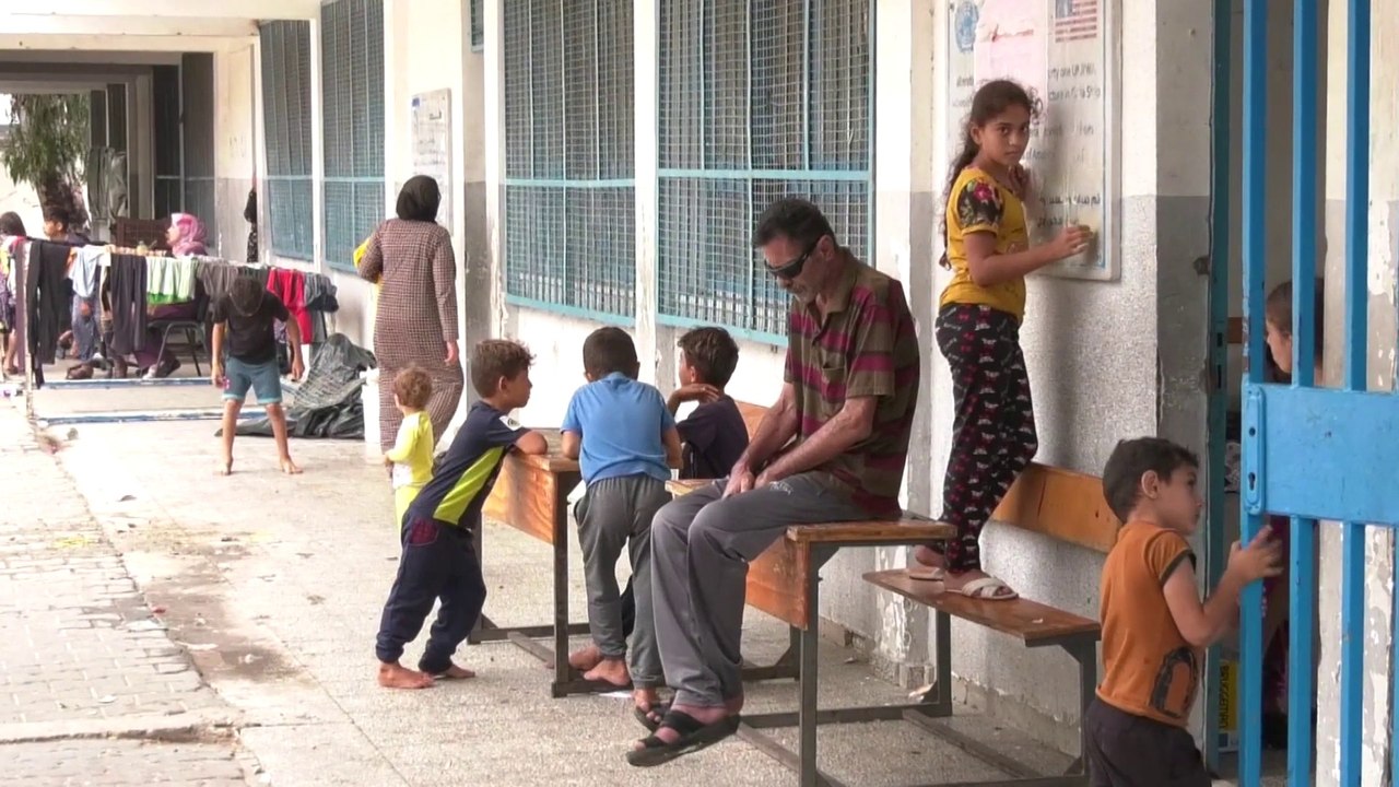 القصف الإسرائيلي يطال مدارس الأونروا في غزة