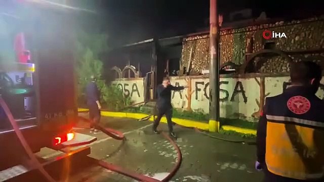 Kartepe'de restoranda çıkan yangın sonucu iş yeri kullanılamaz hale geldi