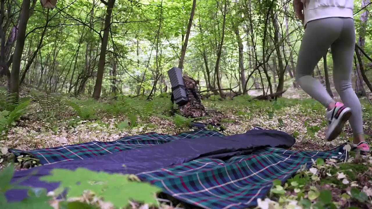 In solo camping, I cooked red fish with potatoes baked on a fire. Overnight in a tent in the forest