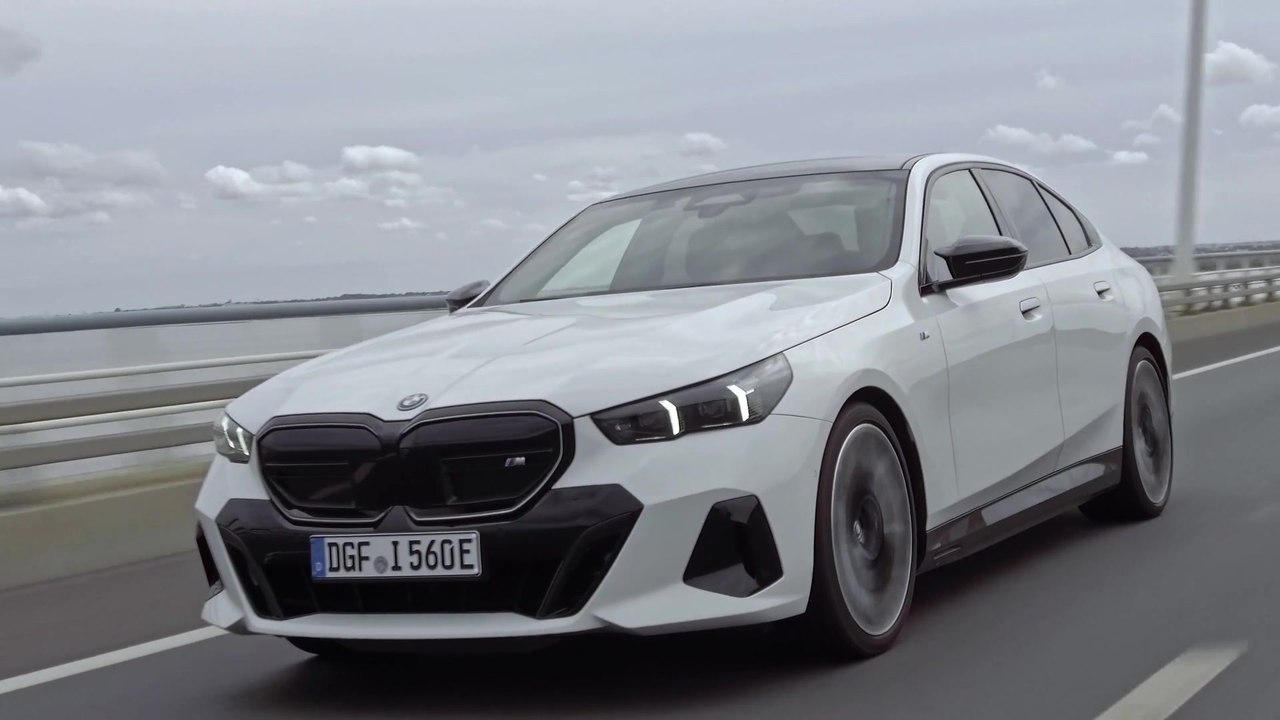 BMW i5 M60 xDrive in Alpine White Driving Video