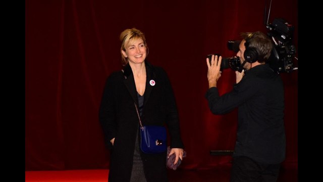 Julie Gayet pas épargnée par la pandémie : « ma petite entreprise connaît la crise »
