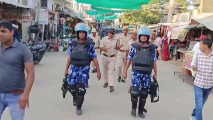 दांतारामगढ़: रैपिड एक्शन फोर्स व पुलिस ने निकाला फ्लैग मार्च, आमजन को दिया ये संदेश