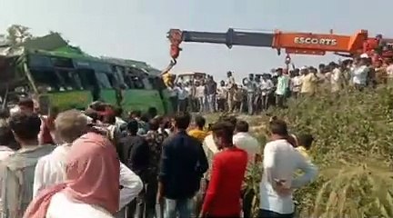 खातेगांव बस हादसे में गंभीर घायलों को जिला अस्पताल भेजा