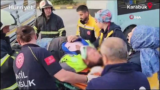 Karabük'te kavşakta yolcu minibüsü ile kamyonet çarpıştı, kazada çok sayıda yaralı var