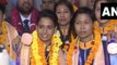 एशियन गेम्स में पदकों की झड़ी लगाकर लौटे खिलाड़ी, दिल्ली एयरपोर्ट पर जोरदार हुआ स्वागत