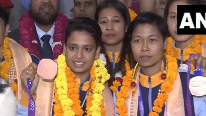 एशियन गेम्स में पदकों की झड़ी लगाकर लौटे खिलाड़ी, दिल्ली एयरपोर्ट पर जोरदार हुआ स्वागत