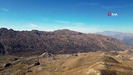 Şırnak Dağları Karla Kaplandı, Besiciler Kış Hazırlıklarına Başladı