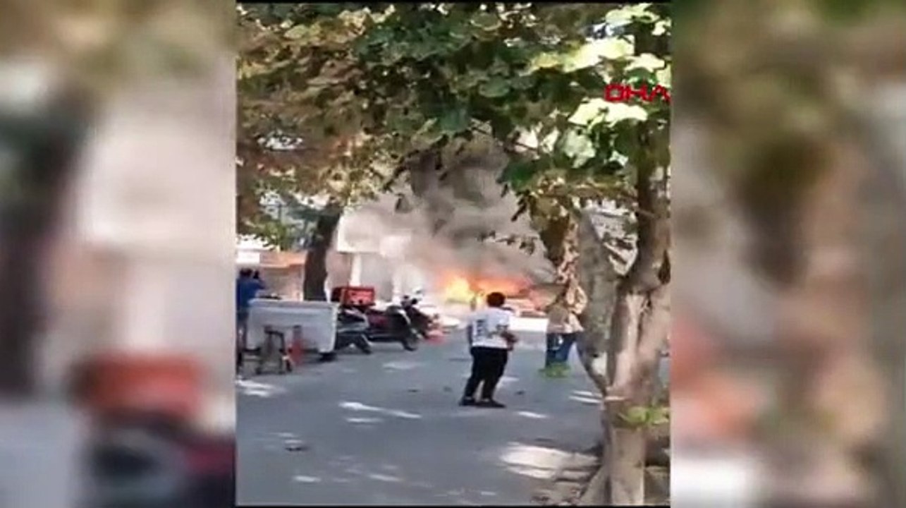 Kadıköy'de park halindeki cip alev alev yandı