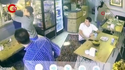 Lokantanın çatısı kısmen çöktü Müşteriler kıl payı kurtuldu!
