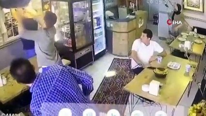 Lokantanın çatısı kısmen çöktü: Müşteriler kıl payı kurtuldu, o anlar kamerada