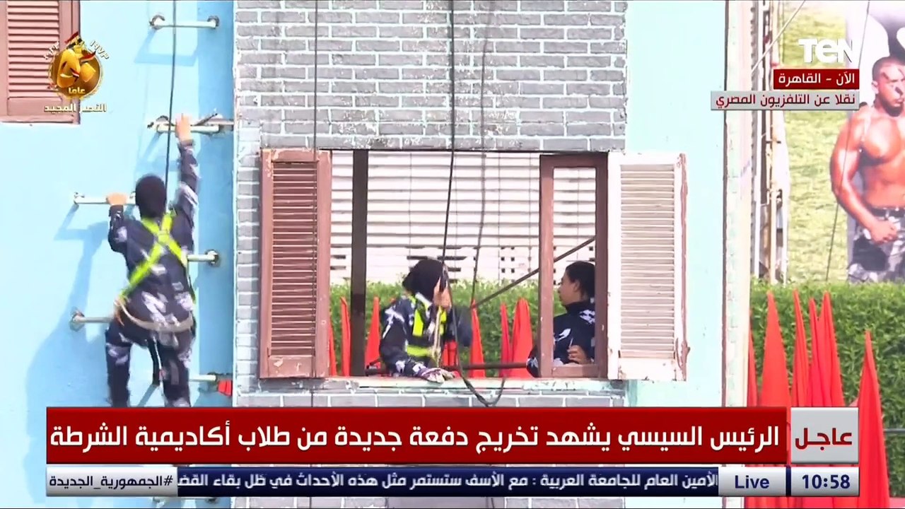 استعراض لاقتحام مبنى سكني من ثلاث طوابق لمجموعات من طالبات الشرطة النسائية أكاديمية الشرطة