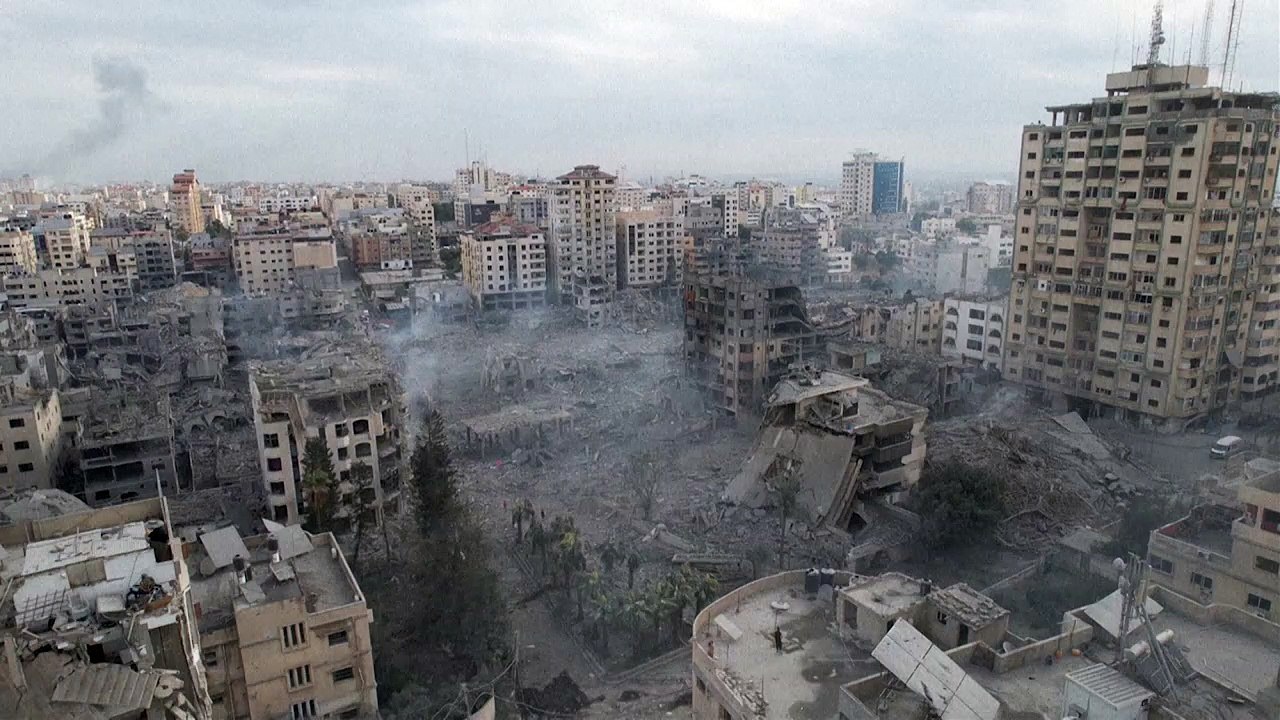 لقطات جوية تظهر حجم الدمار الهائل في قطاع غزة