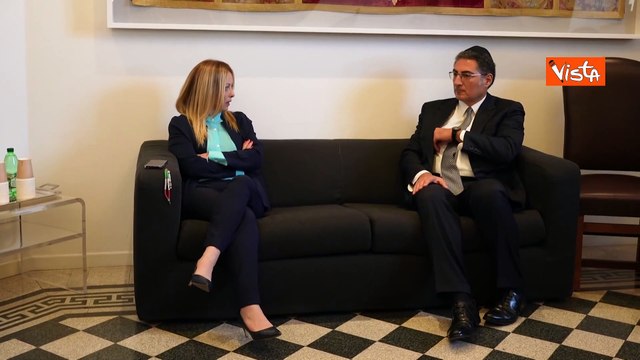 Meloni visita la Sinagoga di Roma