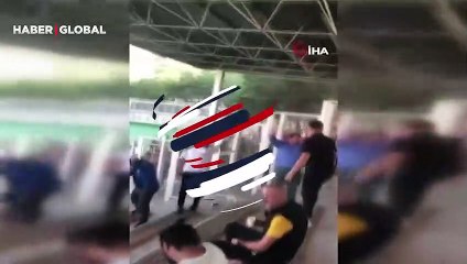 Yeşil sahada tansiyon tribünlere sıçradı... Su şişesi ve taşlar havada böyle uçuştu