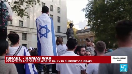 Скачать видео: Thousands rally in Paris, Eiffel Tower dons colours of Israeli flag after Hamas attack