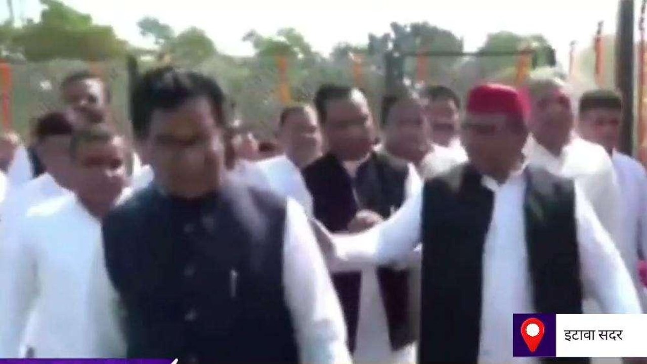 नेताजी की मनाई गई प्रथम पुण्यतिथि, अखिलेश यादव ने पुष्प अर्पित कर दी श्रद्धांजलि