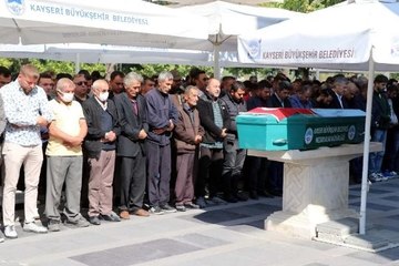 Kayseri'de mezarlıkta bıçaklanarak öldürülen kişi toprağa verildi