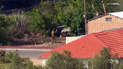 شاهد: نشر دبايات إسرائيلية في قرية المطلة على الحدود مع لبنان