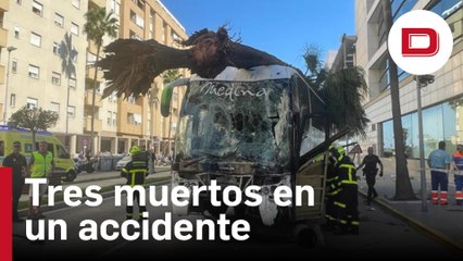 Al menos tres muertos en Cádiz al subirse un autobús a la acera y chocar contra un centro comercial
