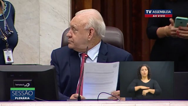 Renato Freitas e presidente da Alep discutem durante sessão