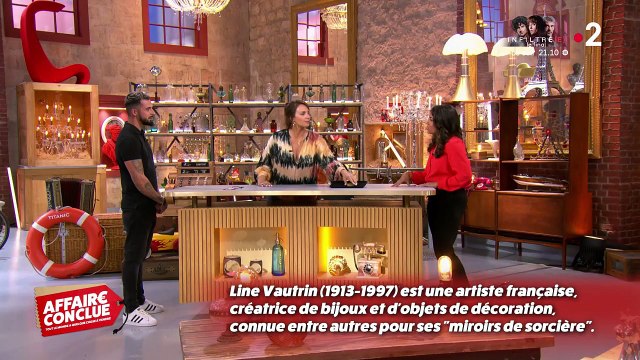 Julia Vignali manipule maladroitement un objet d'Affaire conclue, le vendeur en panique