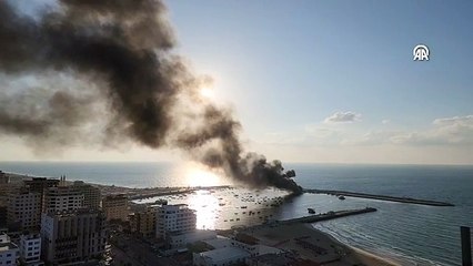 İsrail ordusu, Gazze Limanında bulunan balıkçı teknelerini vurdu