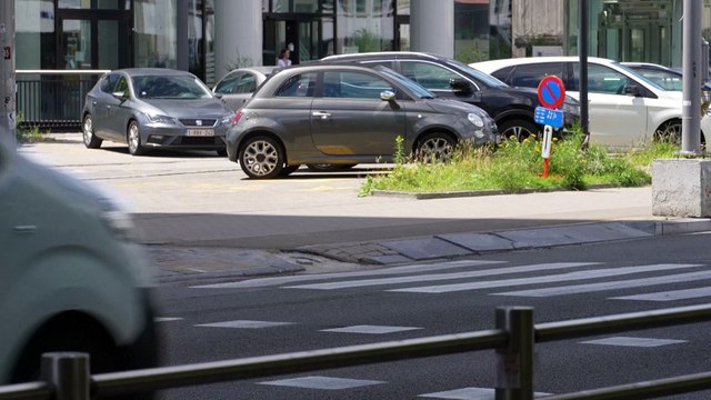 Caminar y el uso del coche son las opciones de movilidad preferidas de los españoles