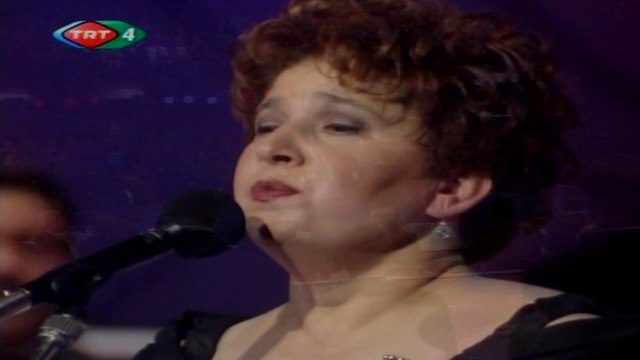 Ayşe Taş / Sesimde şarkısı aşkın figân olup gidiyor