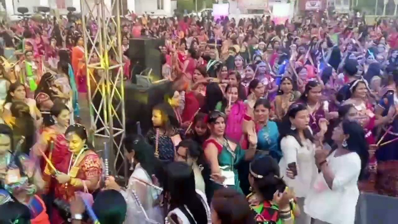 डांडिया धमाका में महिलाओं ने दिखाया इस कदर उत्साह