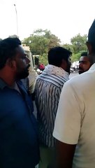 देखो.. नेताओं के चेहरे को रंगने से भड़के समर्थक, कर दी पिटाई