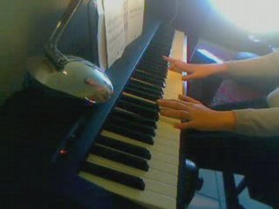 Lucie au piano