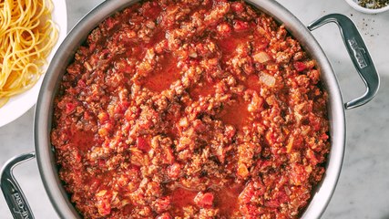 This Homemade Spaghetti Sauce Is What Family Pasta Nights Are All About