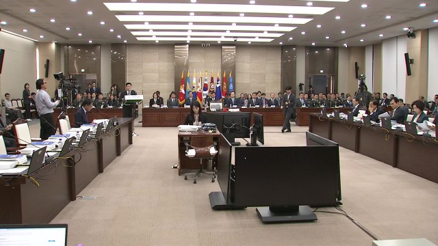 국방부 국감, 여야 충돌 속 산회...질의 못하고 '파행' / YTN