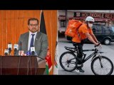 Allemagne: Un ancien ministre Afghan devient livreur à vélo.