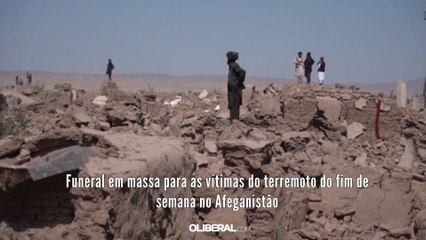 Funeral em massa para as vítimas do terremoto do fim de semana no Afeganistão