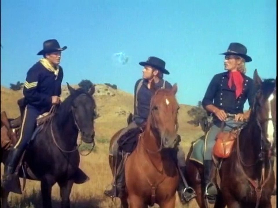 Custer - E10: Under Fire