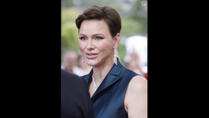 Charlene de Monaco dévoile ses épaules, la princesse charme les foules dans un look à 3000 euros