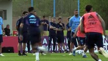 Messi entrena con normalidad para el partido de Argentina con Paraguay