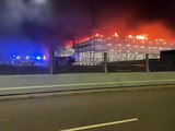 Londra Luton havalimanında yangın çıktı, uçuşlar iptal 