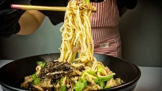 ผัด ราเมน ทูน่า เห็ดหอม รสชาติสไตล์ญี่ปุ่น อร่อย ทำได้ง่ายๆ | Amazing Fried Ramen with Tuna Recipe