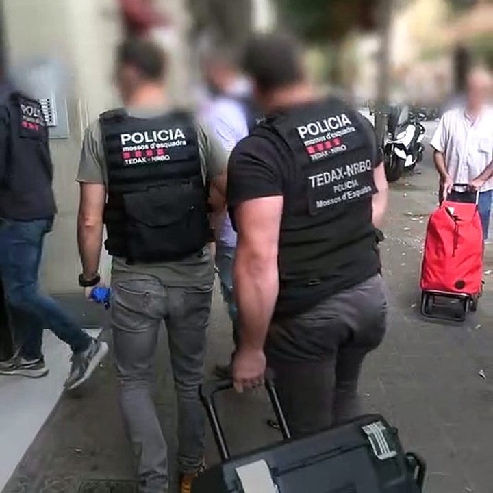 Detenidos tres hombres por presuntamente colocar explosivos caseros en bancos y tiendas de Barcelona
