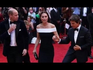 Tom Cruise ha infranto l'etichetta reale incontrando il principe William e Kate alla premiere di Top