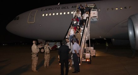 Download Video: Aterriza el primer avión con evacuados desde Israel en la Base Aérea de Torrejón de Ardoz