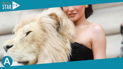 Kylie Jenner fait sensation au défilé Schiaparelli avec une robe... à tête de lion