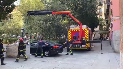 TVDE fica preso em escadas da Plaza del Dos de Mayo, em Madrid