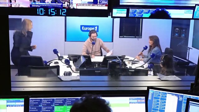 LIVE - Quand Santa chante en direct dans Culture Médias